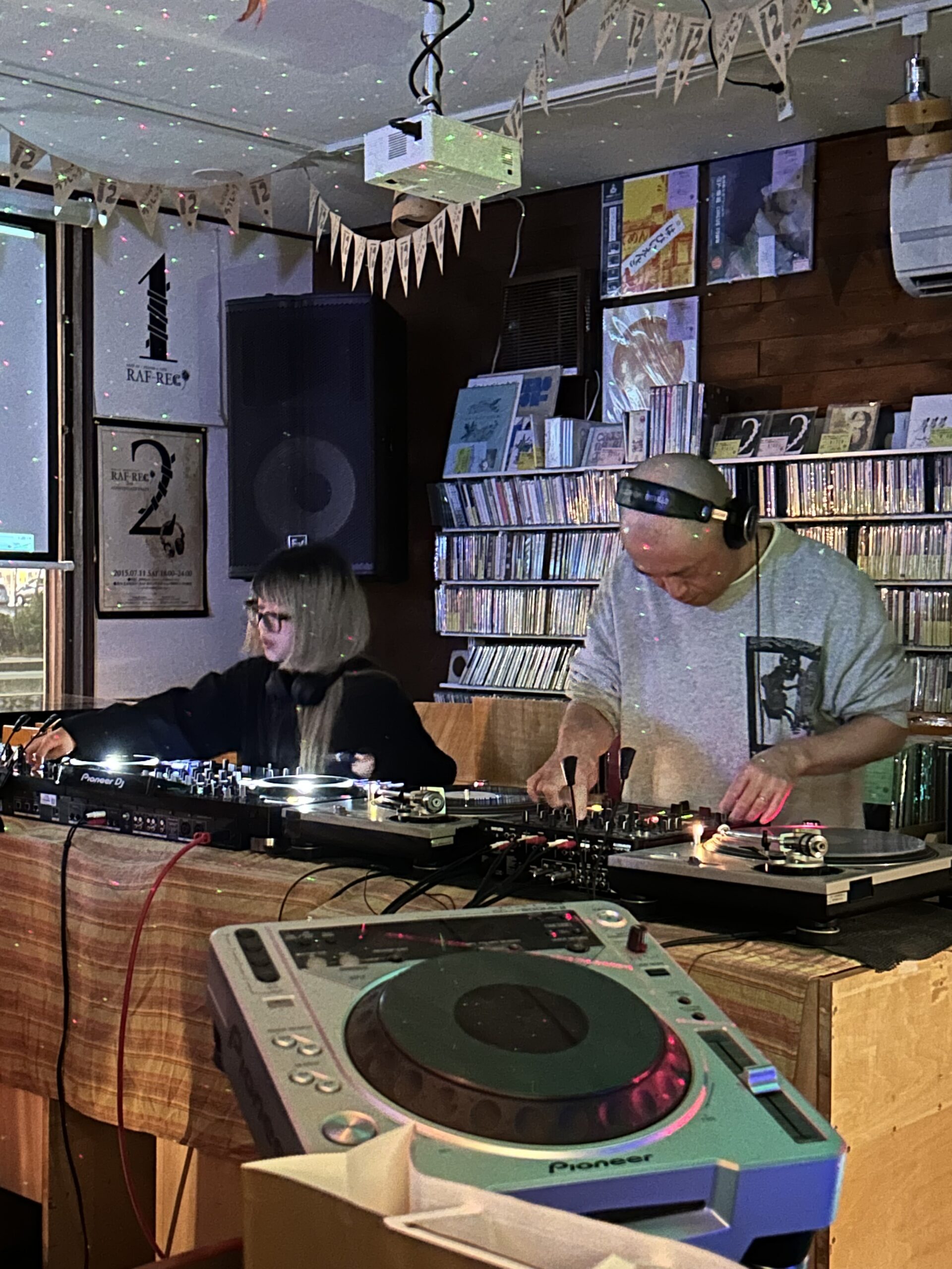 西口のレコ屋から